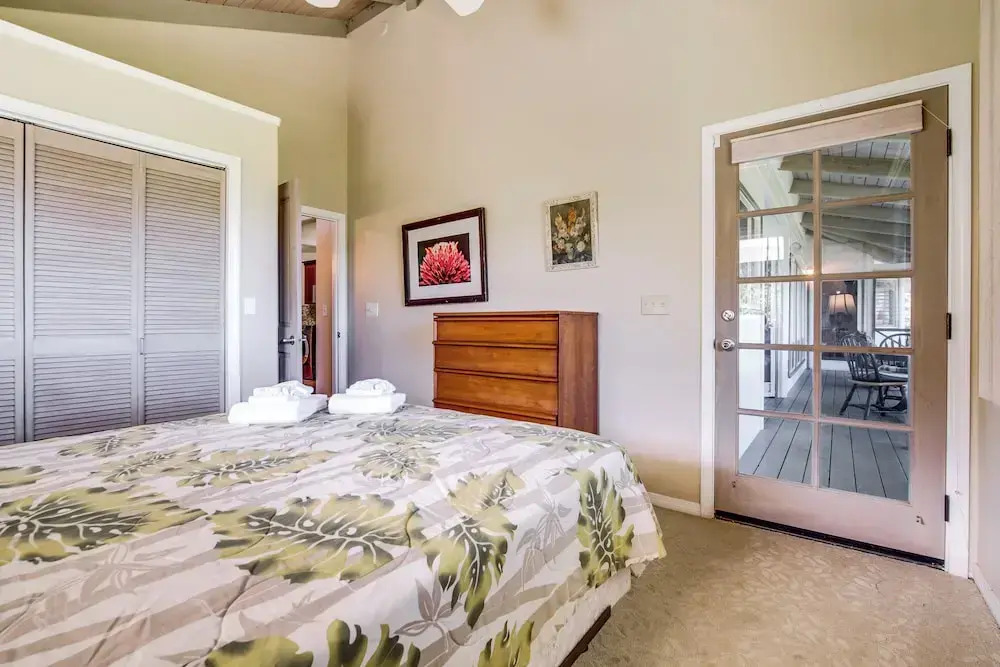 Honomu Home w/ Screened Lanai + Ocean Views!