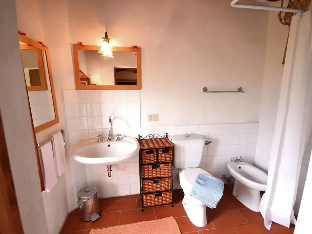 Vintage Cottage in Pescia with Hot Tub