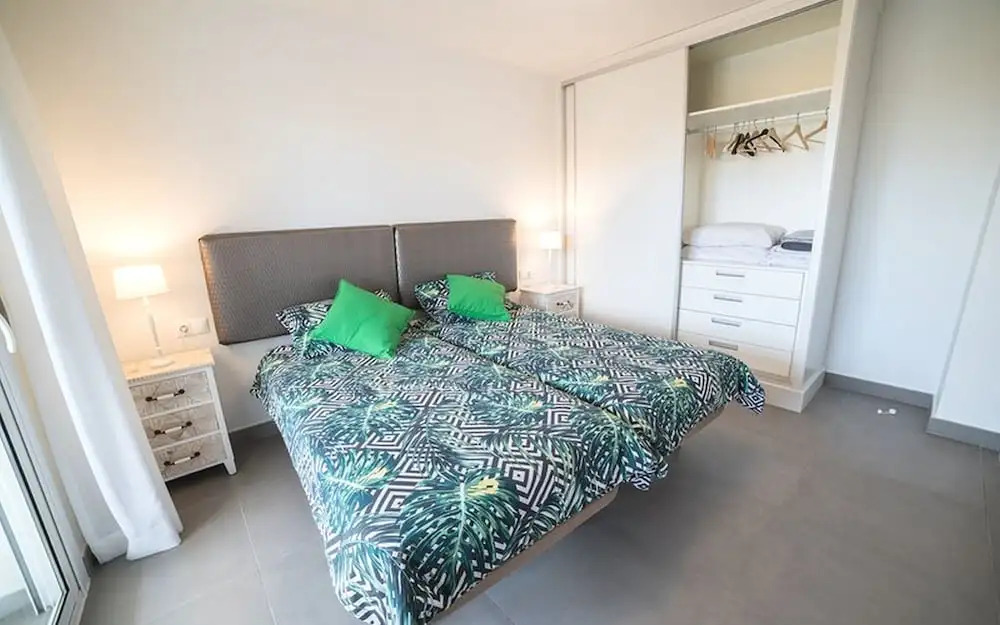 Myramar | 7 Pax | Parque de Poniente | 4724-KPAW