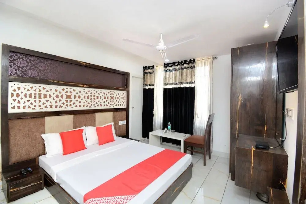 Oyo 30999 Hotel Vaishno