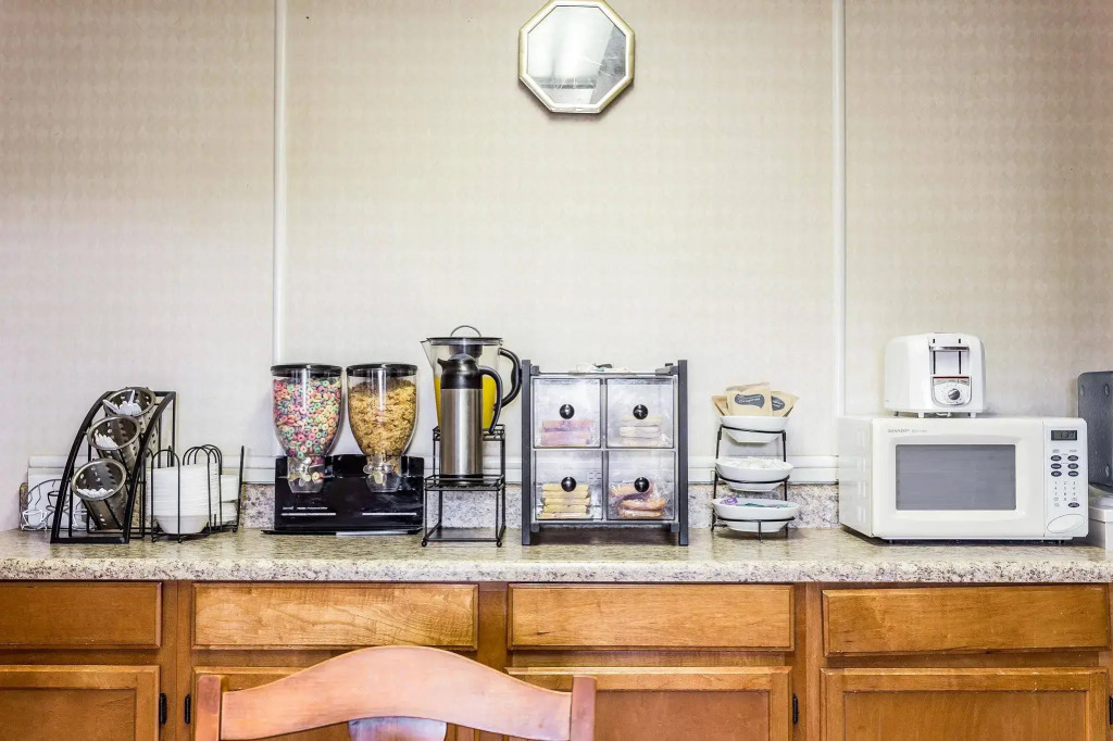 Econo Lodge Inn & Suites Matthews - Charlotte