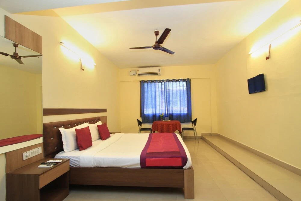 Charu Comforts by OYO Rooms