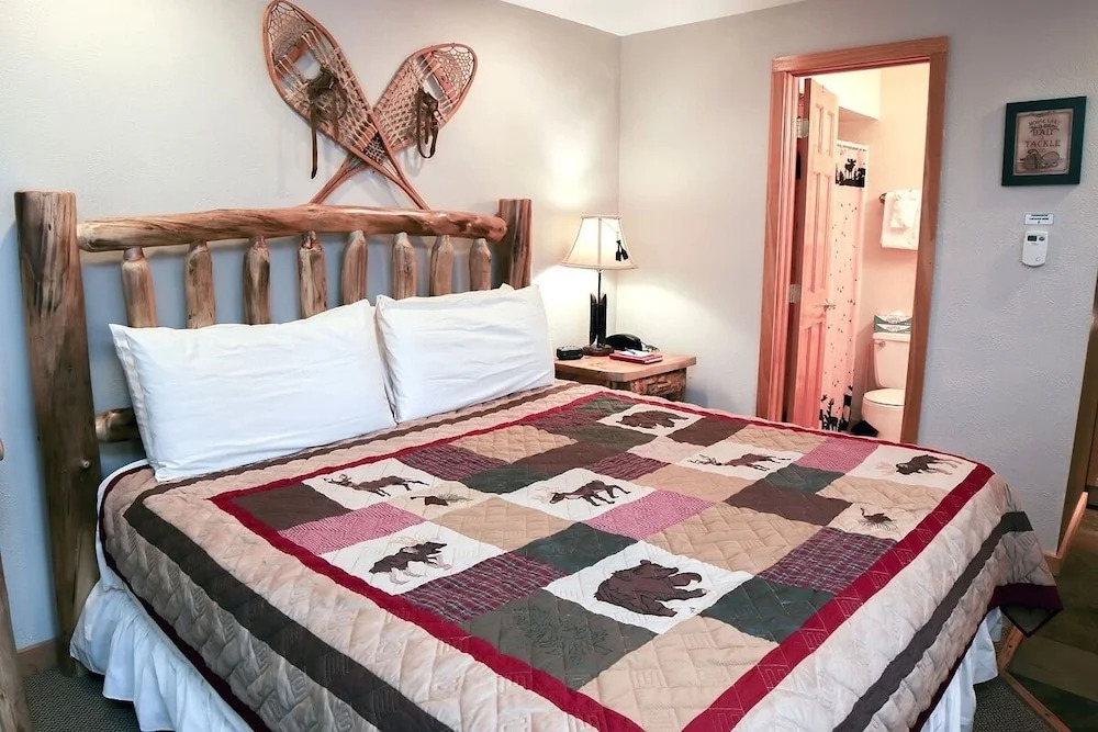 Fawn Valley Inn: 254 1 Bedroom Apts