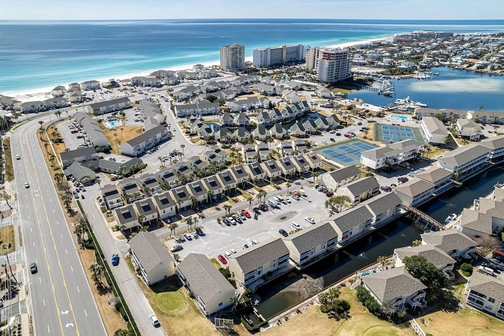 SPC 2021 is a Harbor Front 1 BR by Redawning