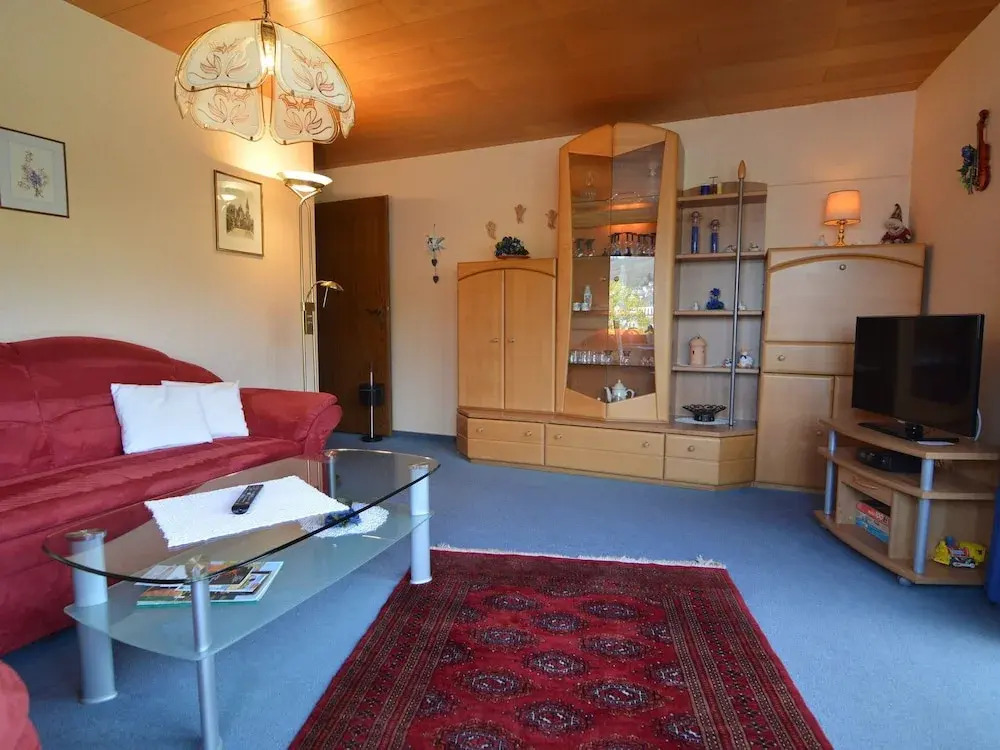 Comfortable apartment with balcony, you can't sit closer to the Moeselriver