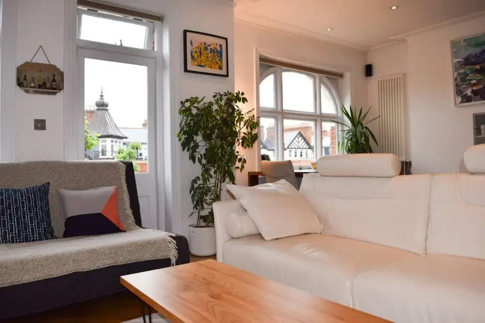 Stylish 2 Bedroom Top Floor Flat in Maida Vale