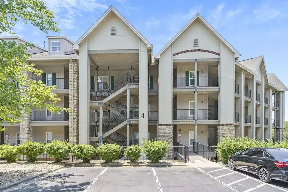 The Branson Experience - Balcony w/ Golf Views