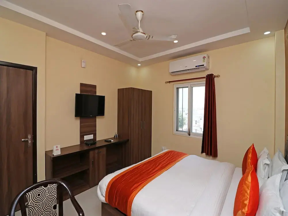 Collection O 13233 Grand Inn