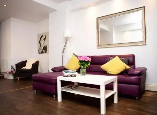 Apt 1, Trafalgar Square (1St Floor)