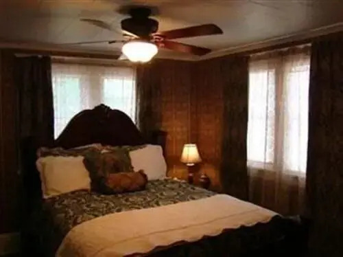 Vintage Charm Bed and Breakfast Hotel