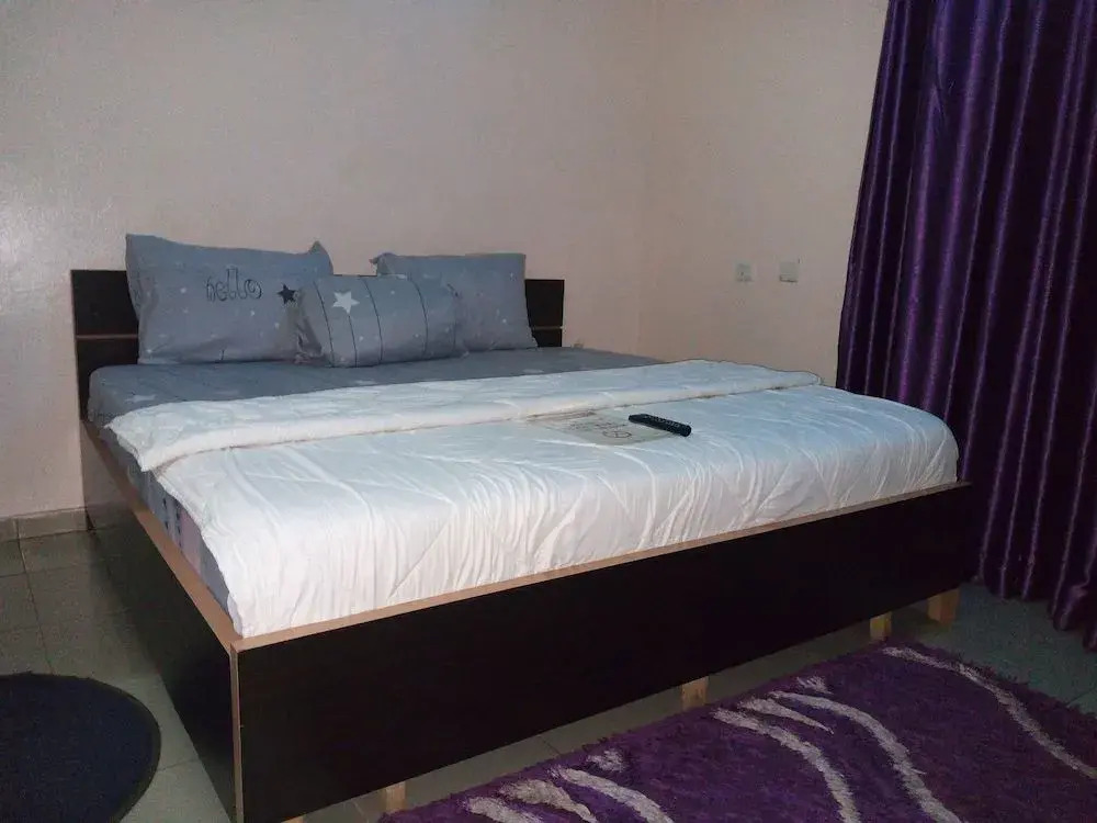 Multifield Hotel & Suites