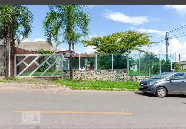 Caso com piscina, há 900 metros do Iguatemi shopping