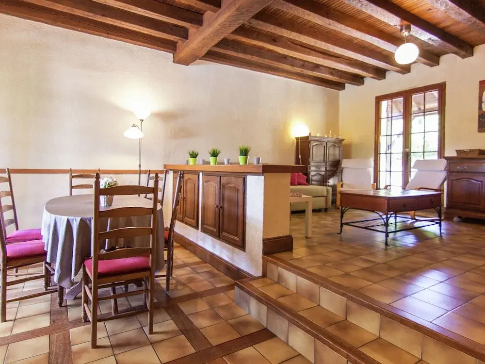 Cottage With Porch, Large Private Pool and Spacious Garden