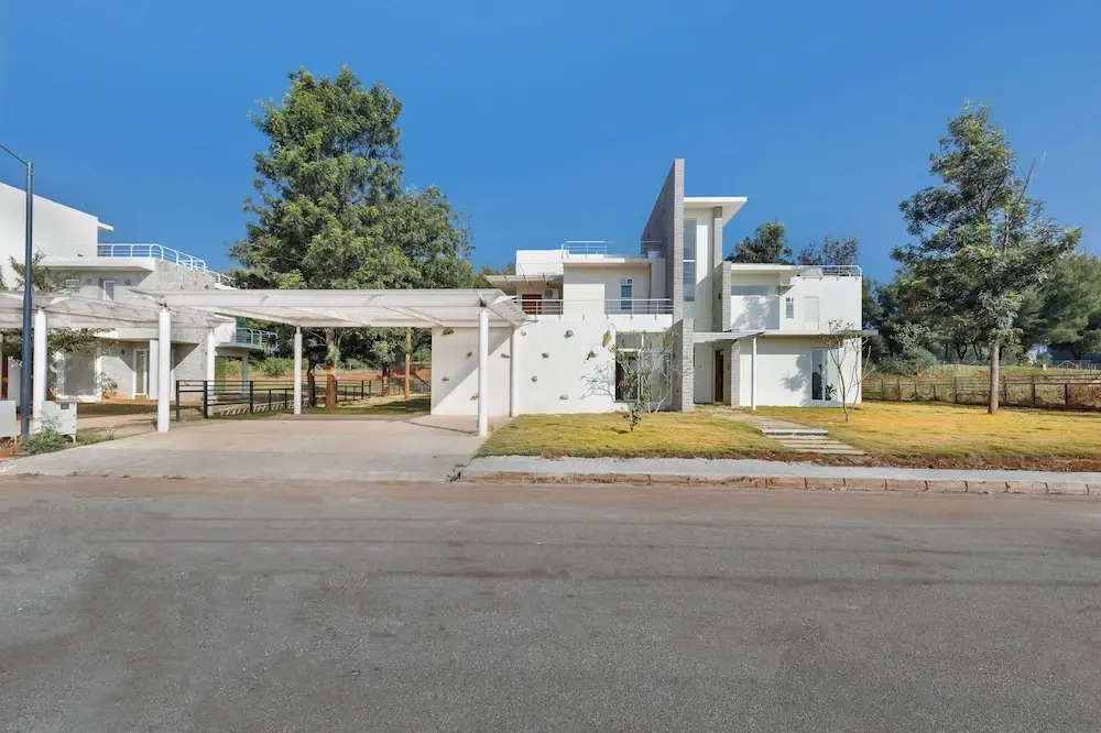 Royal County Villa by Stayjade