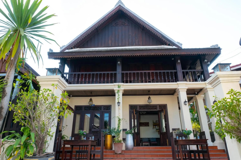 Y Not Lao Villa