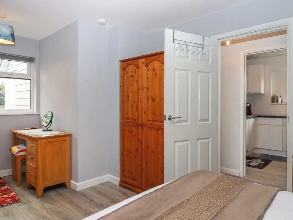 Brixham Breeze Cabin