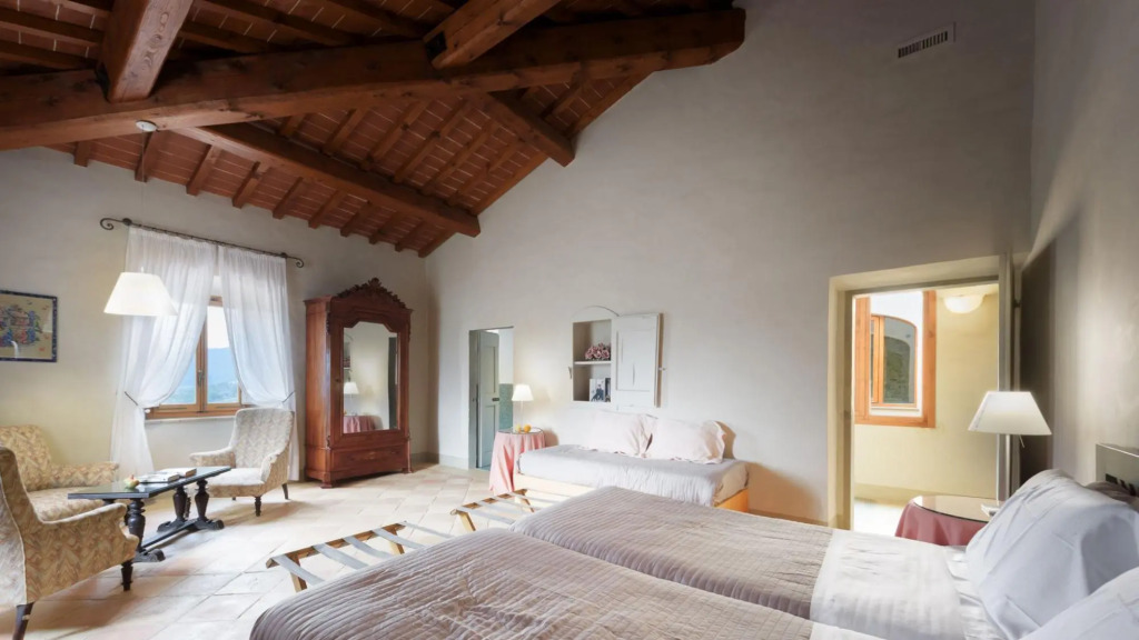 Luxury villa just 14 km from Florence. Sleeps 16 with hydromassage, sauna & gym!-Villa Il Forte
