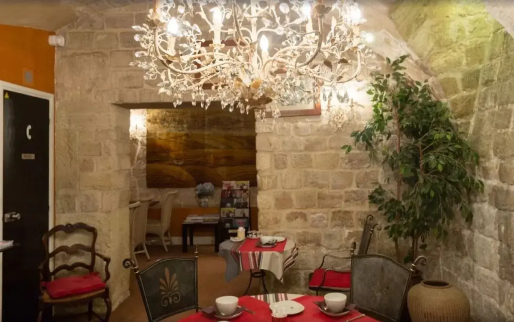 HOTEL ALISON