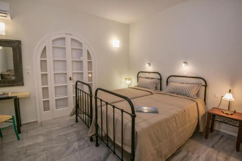 Modernist Pool Villa - Grambella Olive Estate