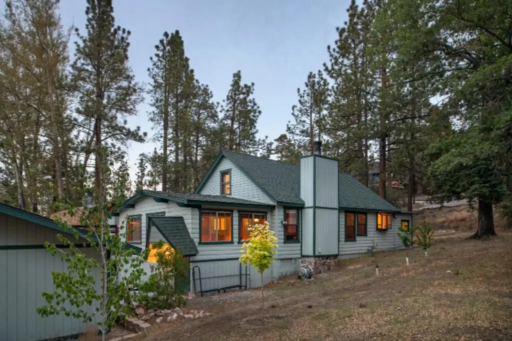 Cougar Lodge by AvantStay Private Character Cabin in Big Bear w Large Patio
