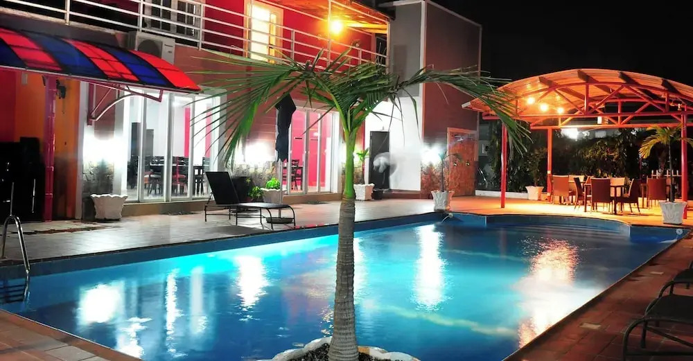 Broadfields Hotel