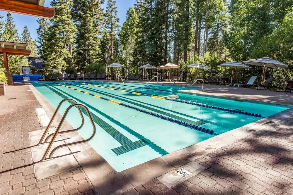 New Listing! Creekside Townhome Near Northstar Townhouse