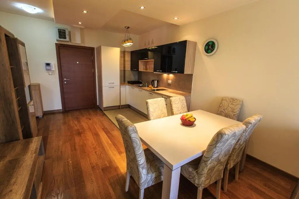 De Lux Apartments