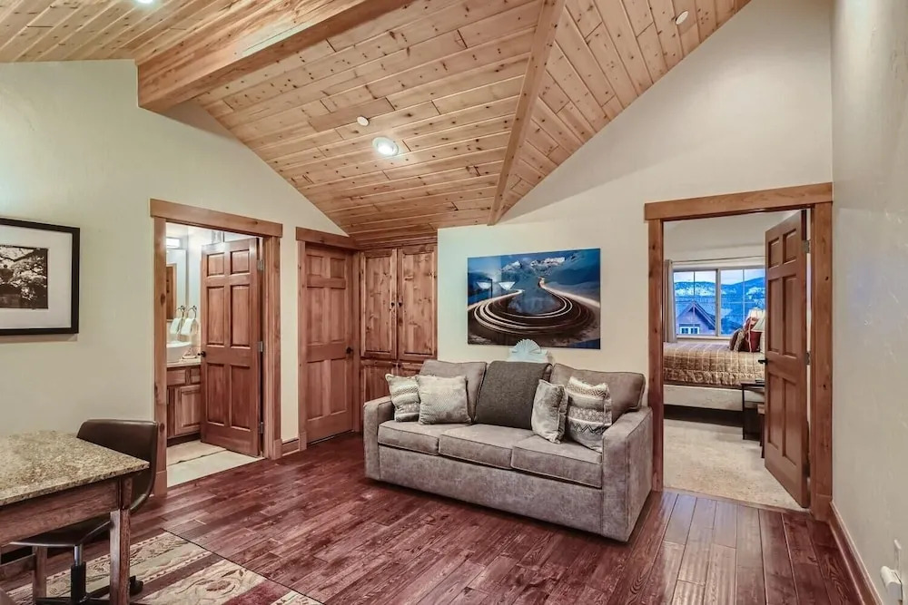 Drake Landing #a8 3 Bedroom Condo by RedAwning