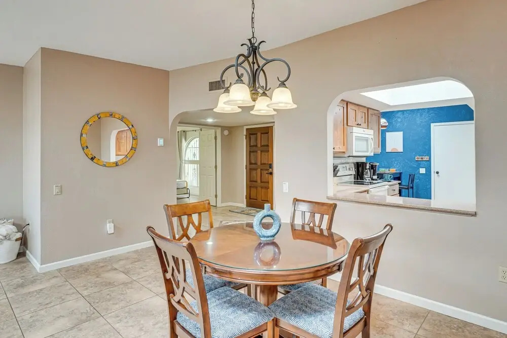 Quiet Townhome w/ Mountain Views in Green Valley