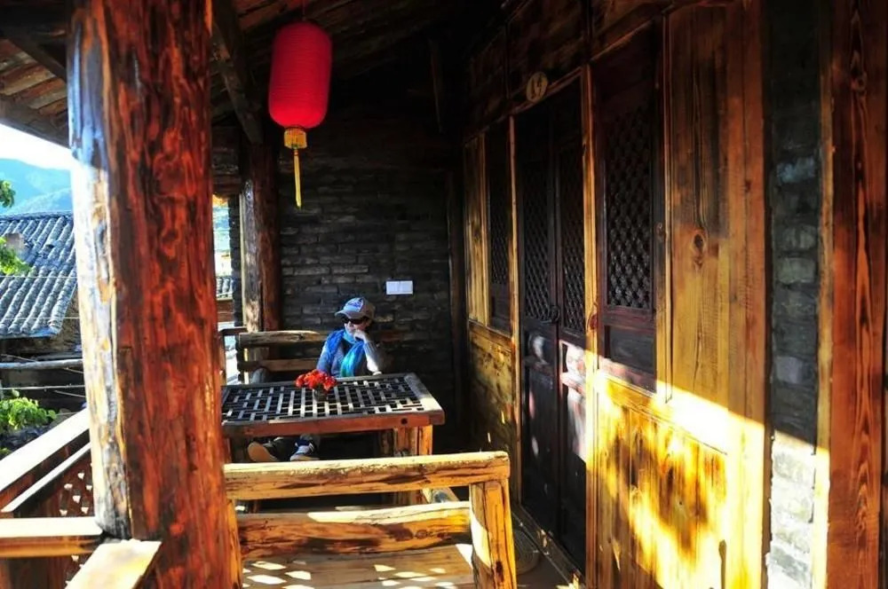 Luguhu Bense Inn