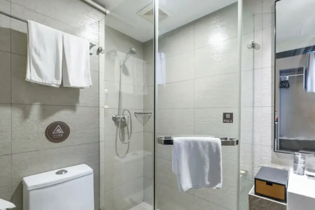 Home Inn Plus Shanghai Huaihai Road Sinan Road