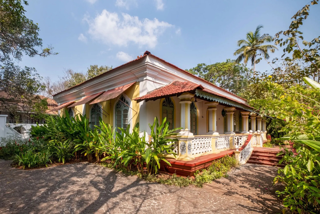 Bastora House