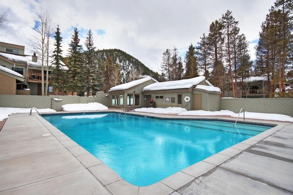 1196 Flying Dutchman 1 Bedroom Condo by RedAwning
