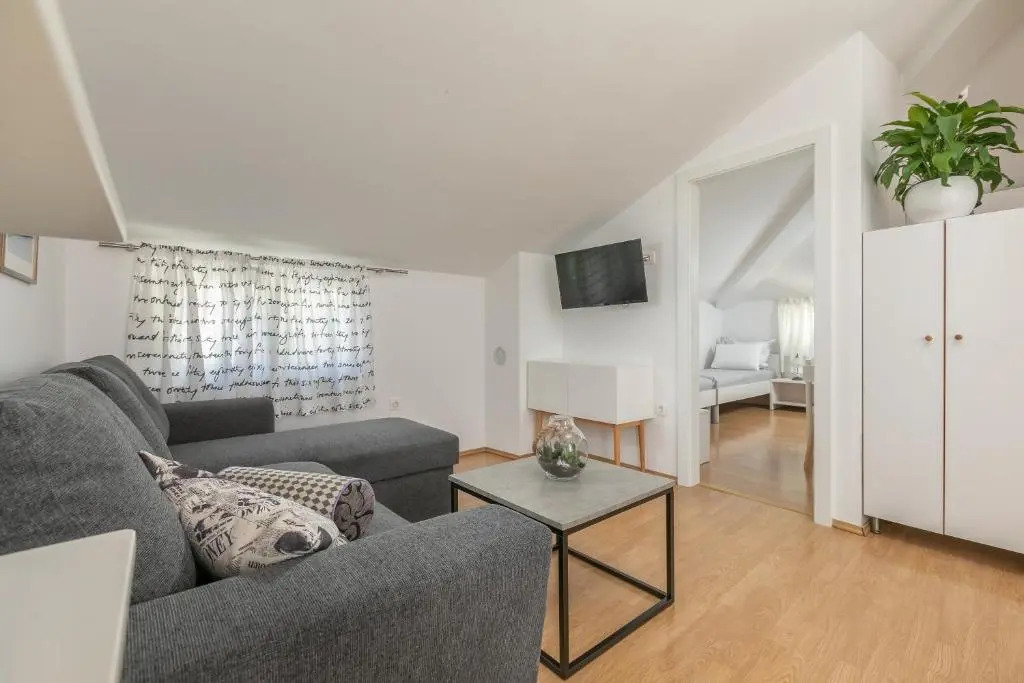 4+1 apartment in the city centre, near the beach
