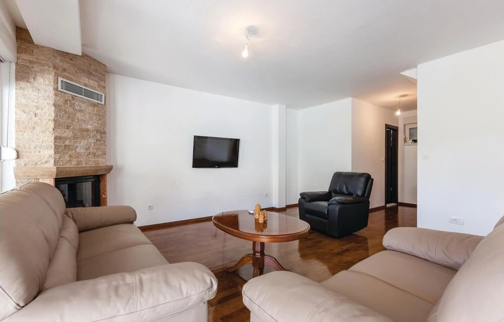 Awesome Home in Podstrana With Wifi and 2 Bedrooms