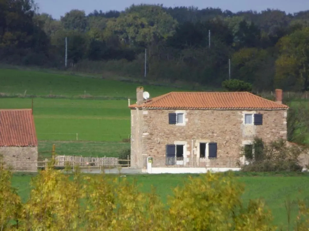 Gîte rénové avec jardin clos, proche plages, Wifi, parking pour voiture électrique - FR-1-426-164