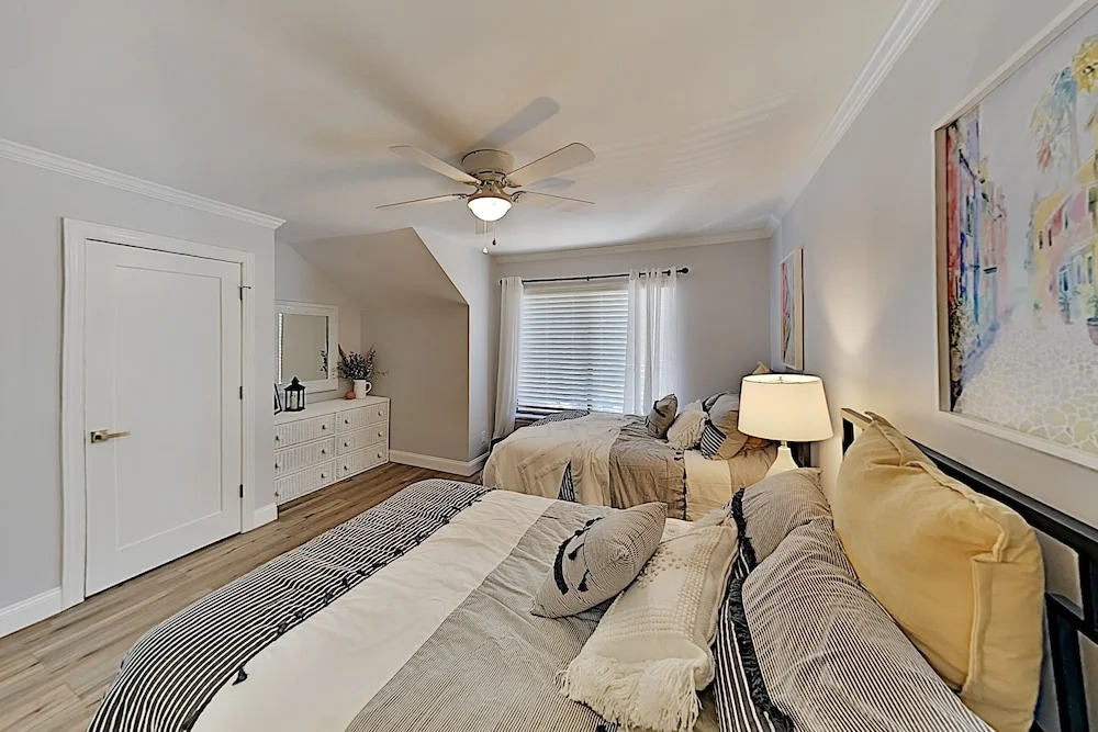 80courts 2 Bedroom Condo