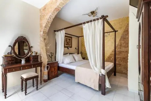 Yianna Cottage Studios