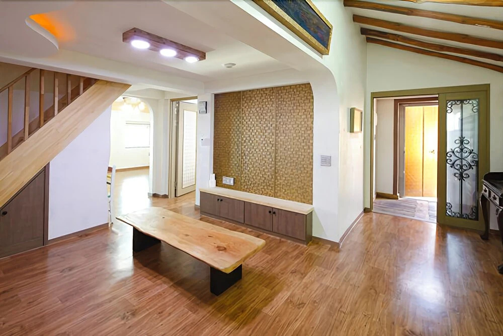 Yeosu Tirol Pension