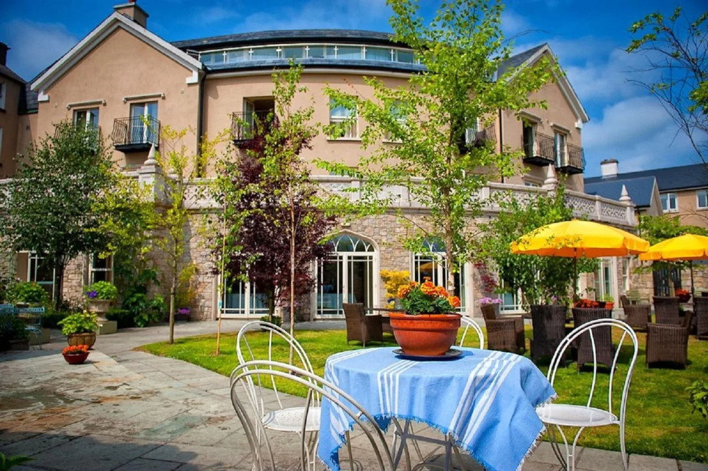 Step House Hotel