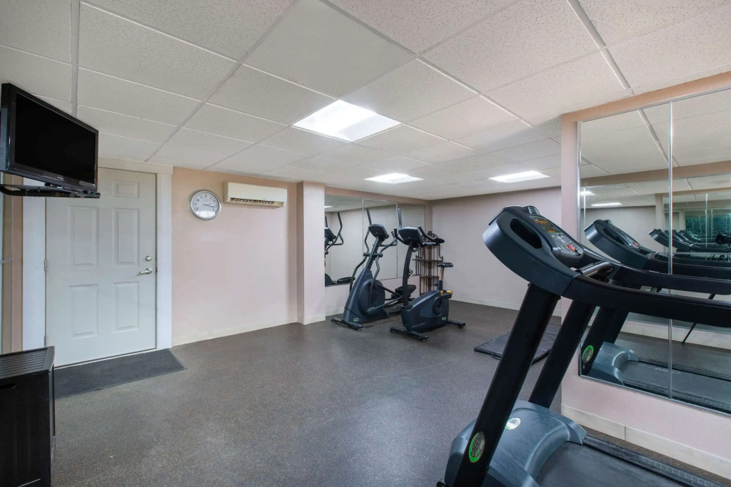 AmericInn by Wyndham La Crosse Riverfront-Conference Center