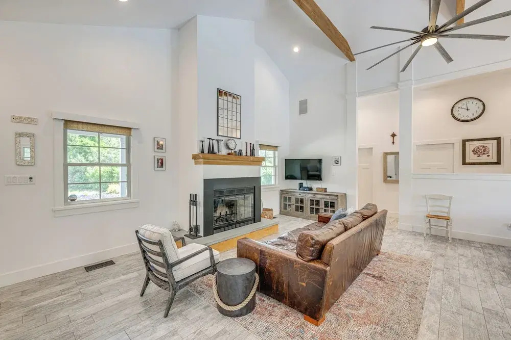 Distinctive Hamptons Home w/ Pool Near Bay, Ocean