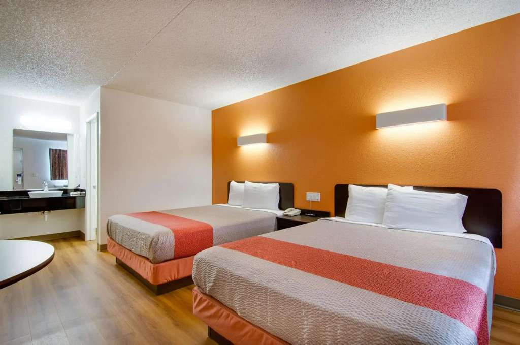 Motel 6-Salina, KS
