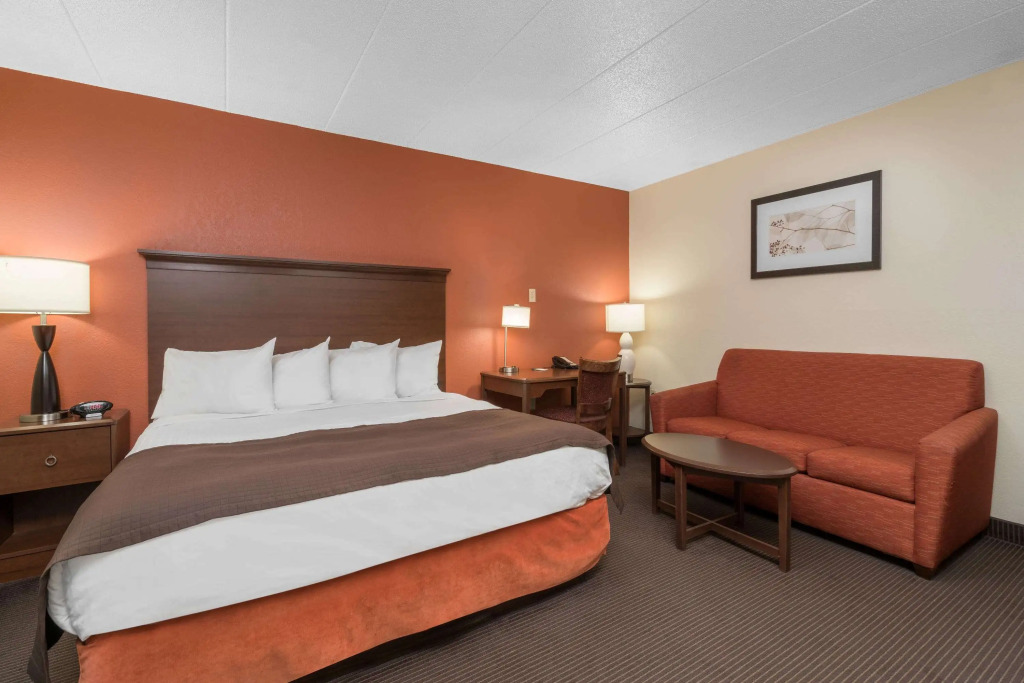 AmericInn by Wyndham Worthington