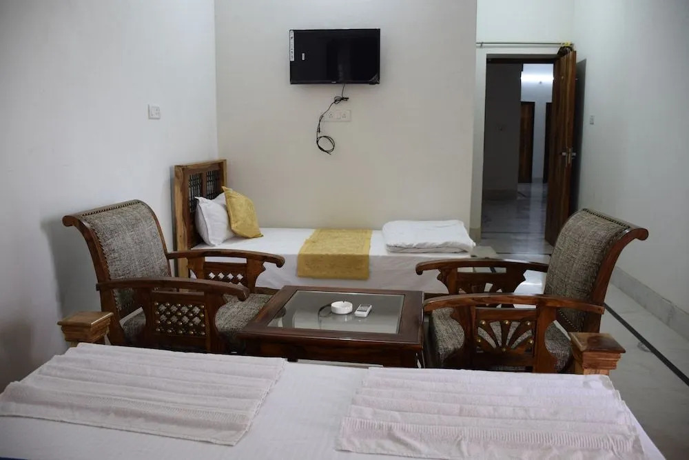 Sartaj Hotel