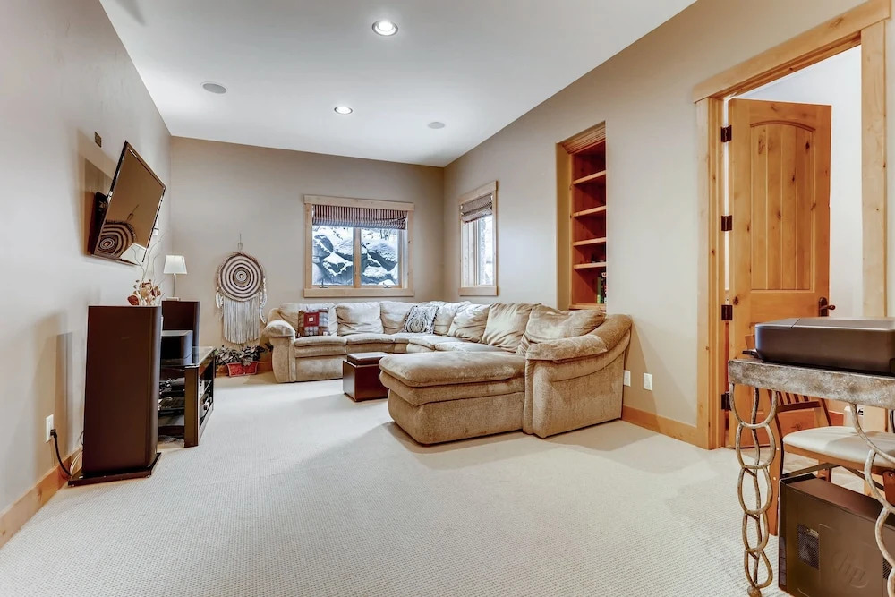 Luxurious All-suite Ski W/ Hot Tub 5 Bedroom Duplex