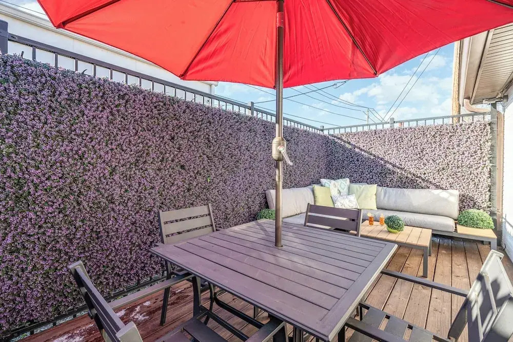 Urban Pearl-2 Bedroom & Private Patio-in Midtown