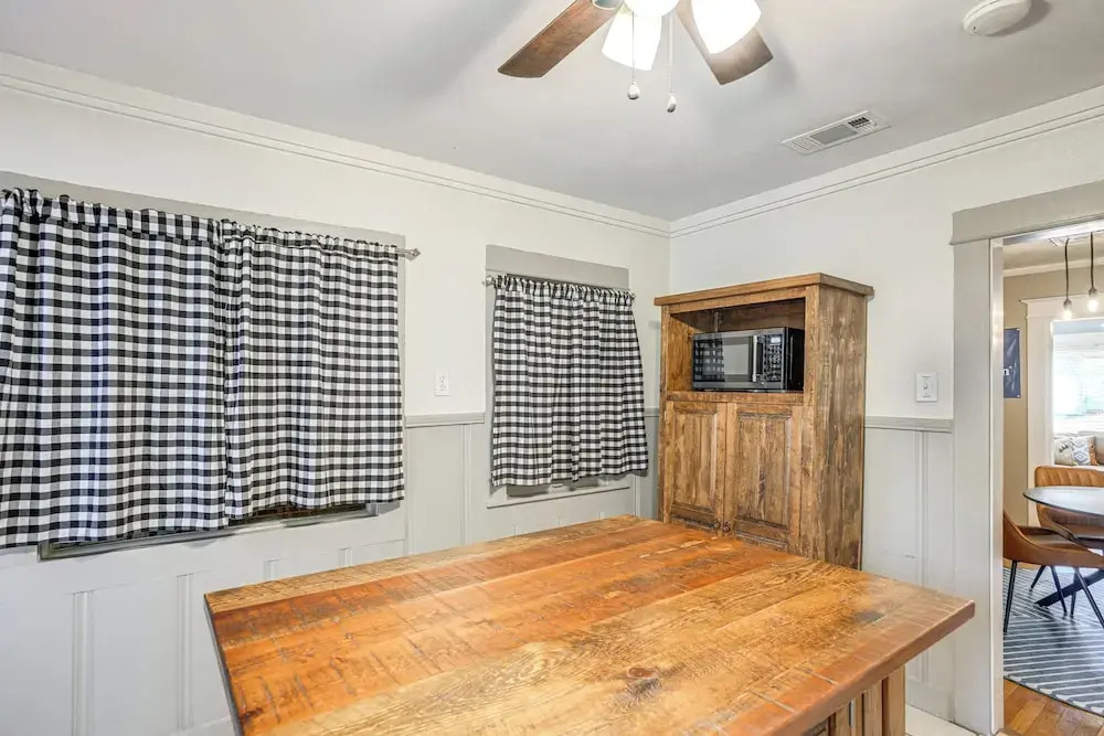 Fire Pit & Small-town Charm: San Angelo Getaway!