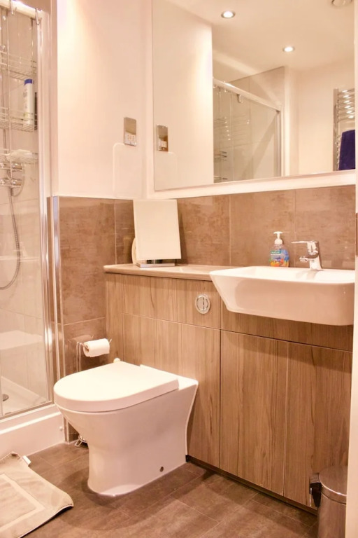 2 Bedroom Flat In Broughton Area