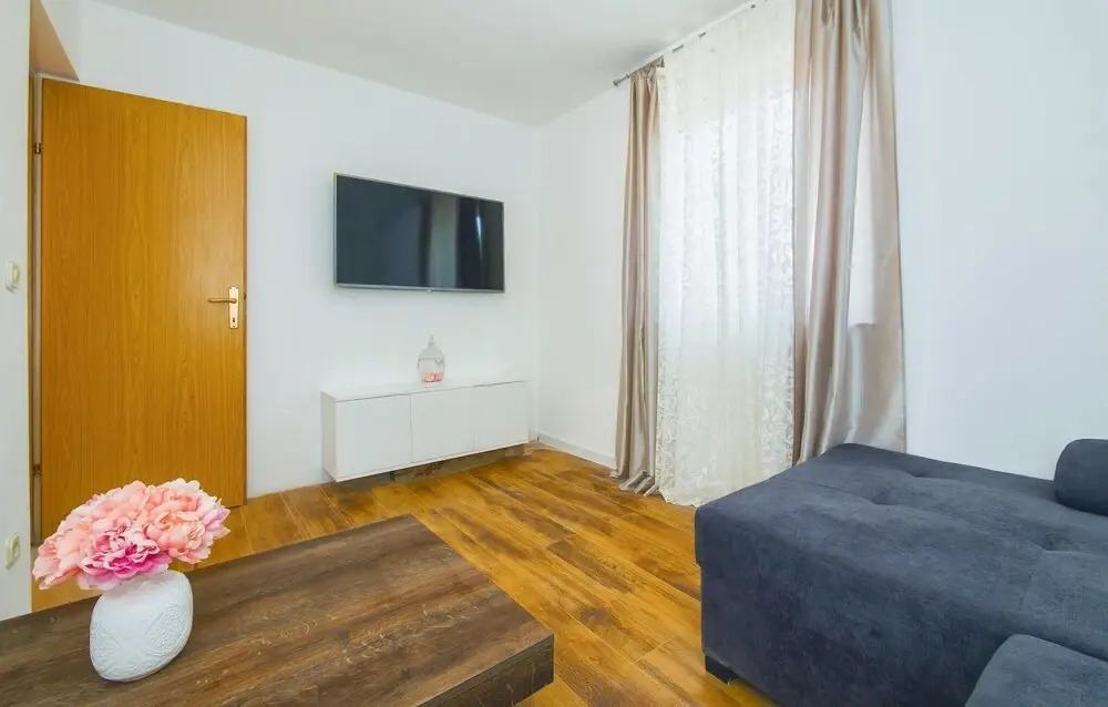 Awesome Home In Sutivan